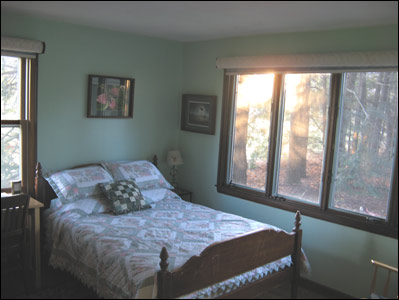 Birdsong B&B of Amherst - TheWildflower Room